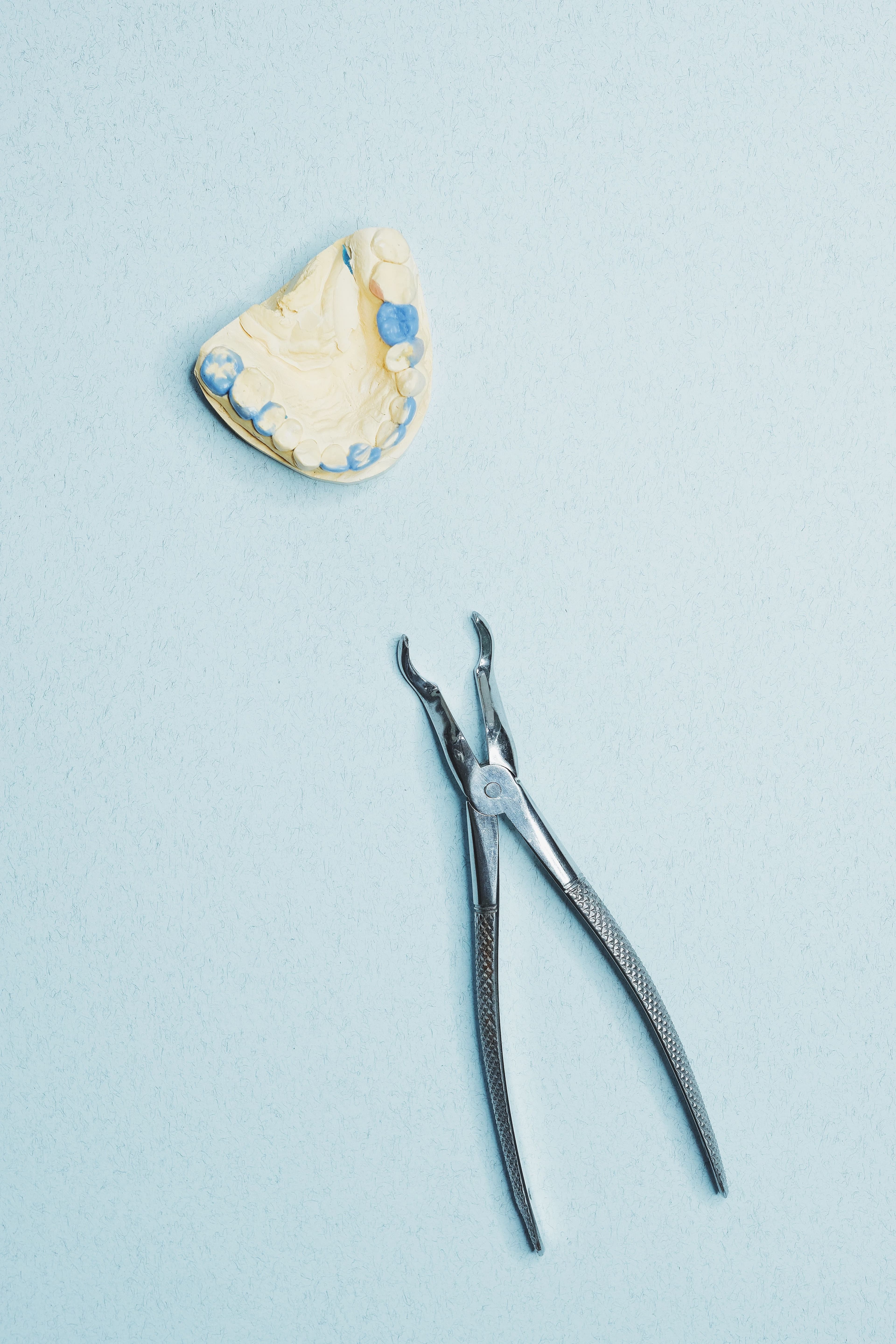 Dentist examining a patient experiencing wisdom tooth pain